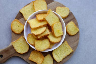 Çıtır tereyağı ve şekerli ekmek.