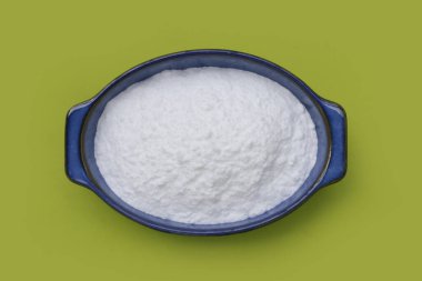 Bir kase kabartma tozu, sodyum bikarbonat tozu.