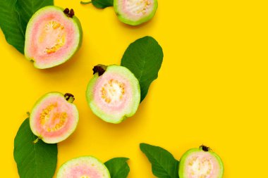 Taze tropikal pembe guava meyvesi