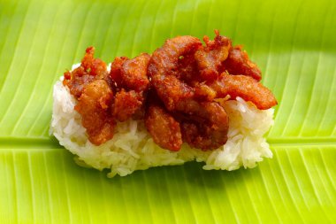 Kızarmış domuz eti yapışkan pirinç