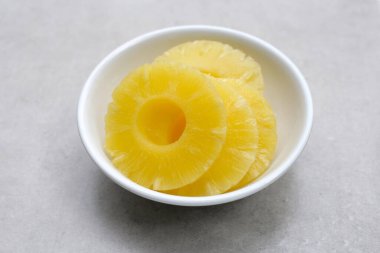 Ananas meyvesi, konserve ananas dilimi.