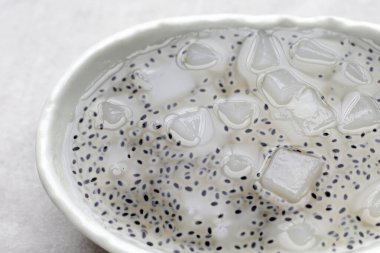 Pekmezli fesleğen tohumlu hindistan cevizi reçeli.