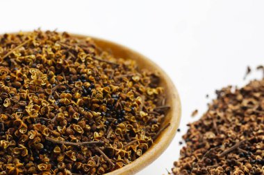 Kurutulmuş zanthoxylum rhetsa (Roxb.) Başkent.