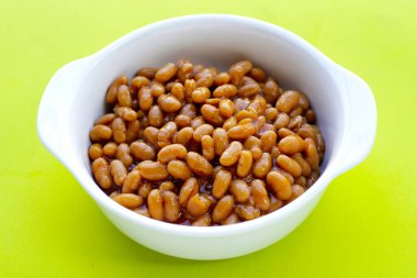 Domates soslu fırında fasulye.