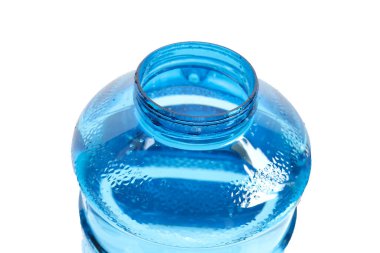 Plastik şişe veya bir galon su.