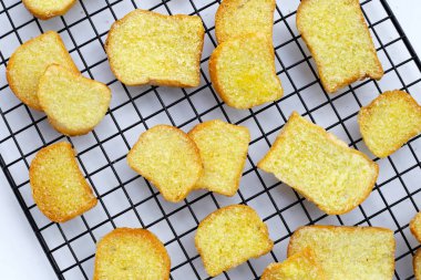 Çıtır tereyağı ve şekerli ekmek.