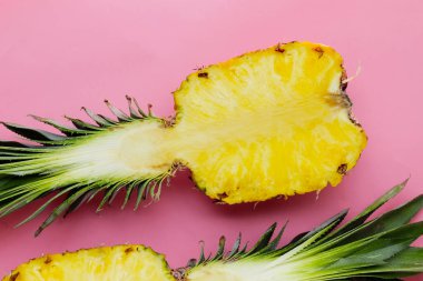 Olgun ananas kesimi, taze meyve.