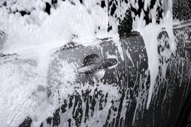 Beyaz sabunlu araba, el yıkamalı araba..