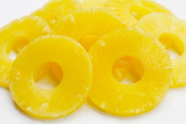 Ananas meyvesi, konserve ananas dilimi.