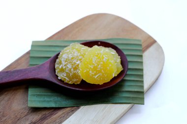 Buharda pişirilmiş manyok keki. Tayland tatlısı