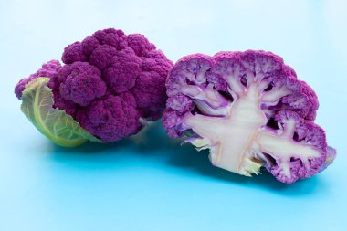 Taze mor karnabahar, sağlık için sebze.