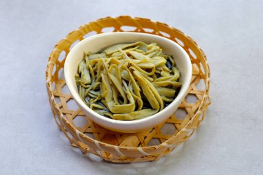 Bambu filizinin içinde 