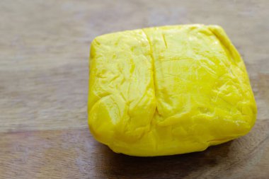 Soya peyniri küpleri, soya fasulyesi.