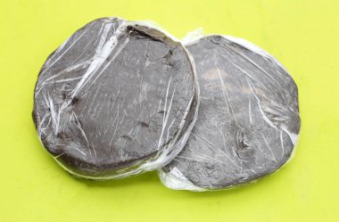 Nilüfer ya da su ekimi için kil toprak