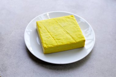 Soya peyniri küpleri, soya fasulyesi.