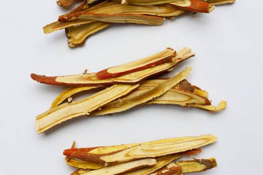 Meyan kökü bitkileri, bitkisel kesimler.