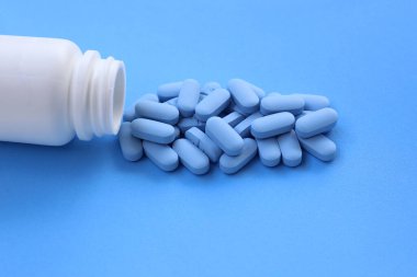 HIV enfeksiyonu riskini azaltmak için günlük alınan mavi PrEP hapları.