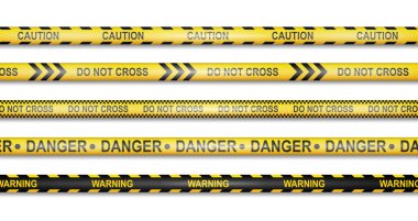 Bölgeyi kordon altına aldık, polis veya acil servisler için izole edilmiş gerçekçi yapıştırıcı bant seti. Uyarı ve dikkatle taşıyıcı çizgiler, tehlike ve uzak durma işaretleri. Suç mahalli veya suç mahalli