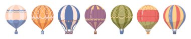 Sıcak hava balonları düz sette. Uçuşla taşıyıcı taşımacılık. Seyahat için uçan balonlar. Gökyüzü macerası için havada süzülen Aerostatlar. Rüyaların ve yolculuğun sembolü, seyahat tutkusu.