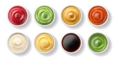 Sos sosu üstten görünüyor. Vektör, salata ve yemekler için lezzetli eklentiler ve sargılar içeren gerçekçi ikonları izole etti. Mayonez ve köri, Meksika guacamole ve domates ketçapı, hardal ve pesto.
