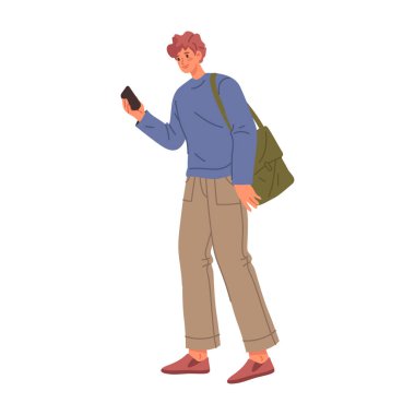 Adam acele ediyor ya da acele ediyor, telefon ekranına bakıyor. Vektör, çantayla işe ya da üniversiteye giden erkek karakteri izole etti. Yürüyen şahsiyet, şık sonbahar kıyafetleri giyen öğrenci.