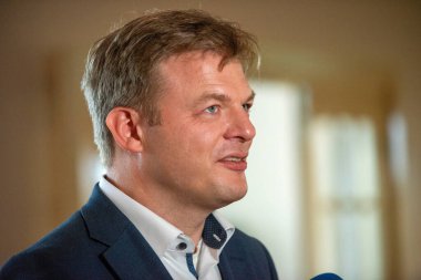 ENSCHEDE, NETHERLANDS - JUL 05, 2020: Hollandalı politikacı Pieter Omtzigt Temsilciler Meclisi 'nin en popüler politikacısıdır.