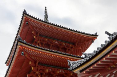 Kyoto 'daki bir Japon tapınağının manzarası.