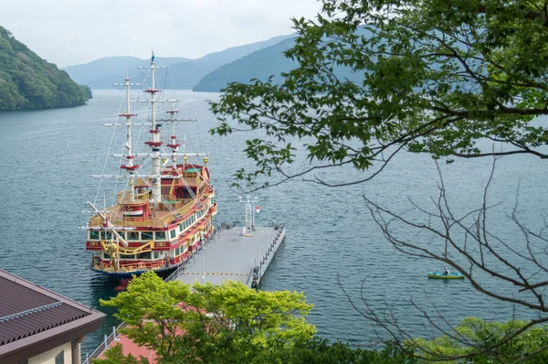 Hakone Dağı Ndaki Ashi Gölü Nde Geleneksel Ahşap Bir Gemi Stok Fotoğraf