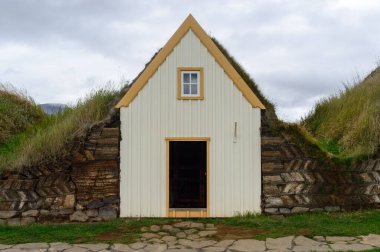 Glaumbr, İzlanda 'daki çim evi.