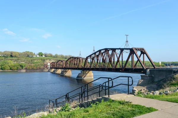Старый Железнодорожный Мост Через Реку Миссисипи Штат Айова — стоковое фото