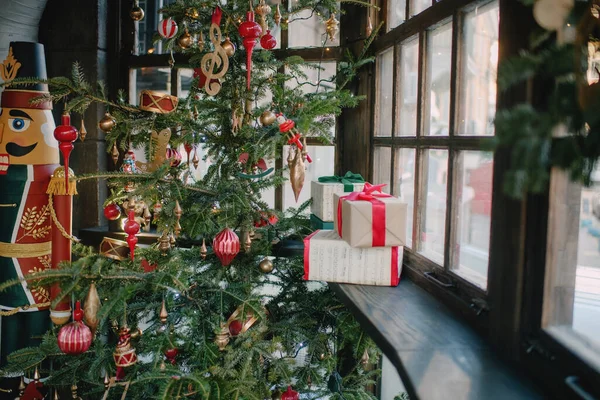 Рождественский Интерьер Классических Цветах Красный Зеленый Винтажный Стиль Рождества — стоковое фото