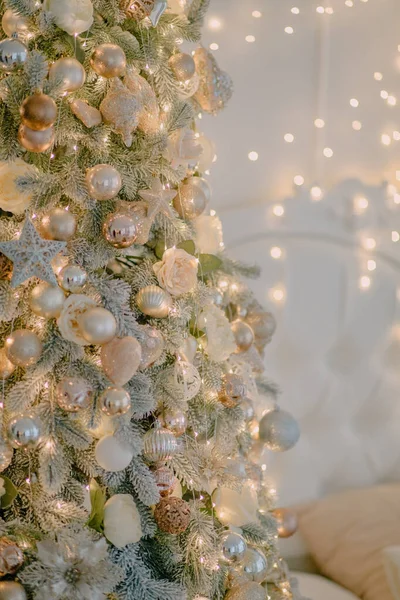 Kerst Interieur Decor Lichte Kleuren Met Kerstverlichting — Stockfoto