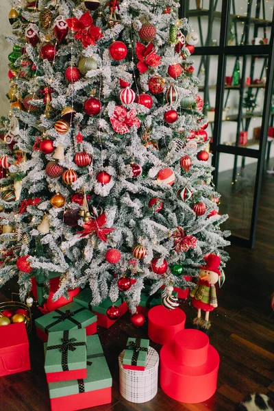Decorazione Natale Dell Albero Natale Con Palle Rosse — Foto Stock