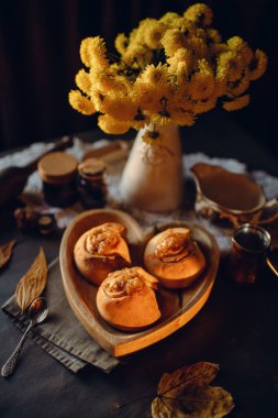 Şenlikli tatlı hamur işleri, şenlikli akşam yemekleri, ev yapımı yemekler, hamur işi ürünleri.