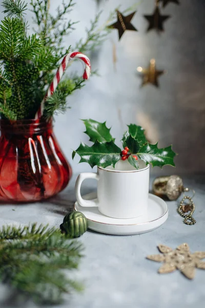 Fehér Bögre Karácsonyi Asztal Fenyő Csésze Mockup — Stock Fotó
