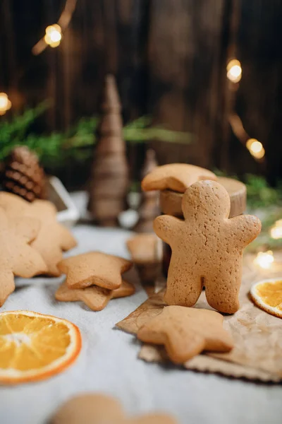 Noel Kurabiyeleri Zencefilli Kurabiye Yapımı Kekler Noel Yemeği Tarzı Fotoğraf — Stok fotoğraf