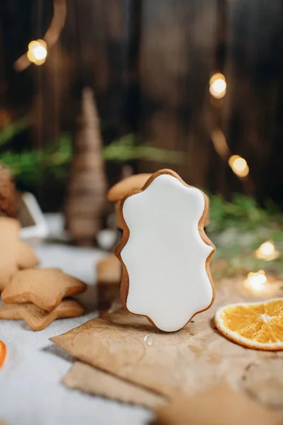 Weihnachten Lebkuchen Mit Weißem Zuckerguss Attrappe Zum Malen Hausgemachtes Backen — Stockfoto