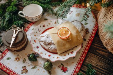 Ev yapımı tatlı pasta, Noel ziyafeti, kış tatili hediyesi.