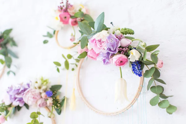 花飾り新鮮な花の結婚式の壁飾り夢のキャッチャー — ストック写真