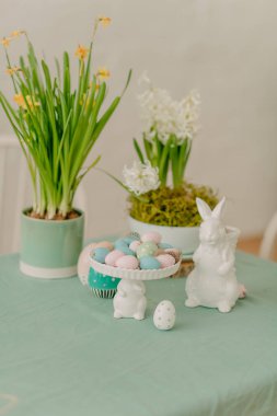easter decor in pastel colors, easter interior decoration