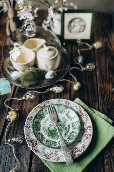 Oster Tischdekoration Rustikales Dinner Dekor Vintage Geschirr — Stockfoto