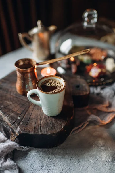 Turkse Koffie Turkse Zoetigheden Geserveerd Grote Schaal Dessert — Stockfoto