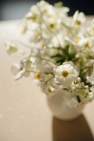 Flores Blancas Primavera Luz Del Sol Ramo Novia — Foto de Stock
