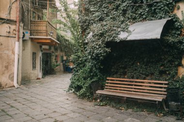 Şehrin eski kısmının mimarisi.