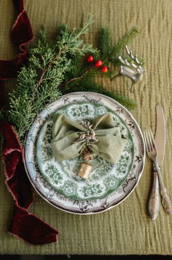 Noel için doğal gölgelerde bir festival masası hazırlıyorum.