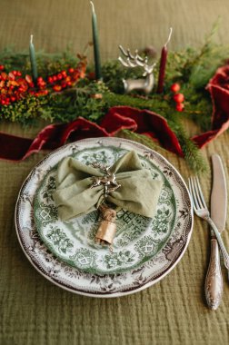 Noel için doğal gölgelerde bir festival masası hazırlıyorum.