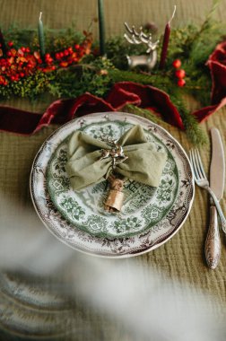 Noel için doğal gölgelerde bir festival masası hazırlıyorum.