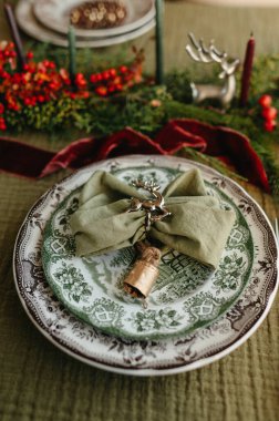 Noel için doğal gölgelerde bir festival masası hazırlıyorum.