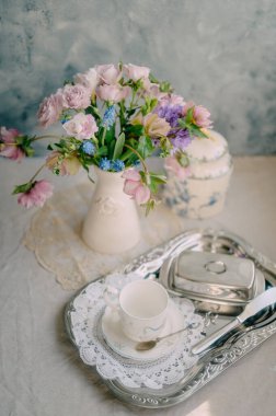 Çiçek Zarafetiyle Romantik Paskalya Vintage Çay Saati