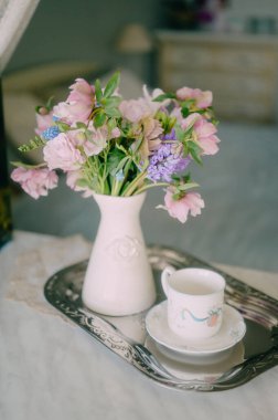 Çiçek Zarafetiyle Romantik Paskalya Vintage Çay Saati